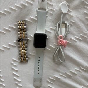 Series 5 40mm Apple Watch w/ White and Gold Bands